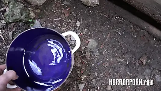 The girl in the cage (Horror Porn)