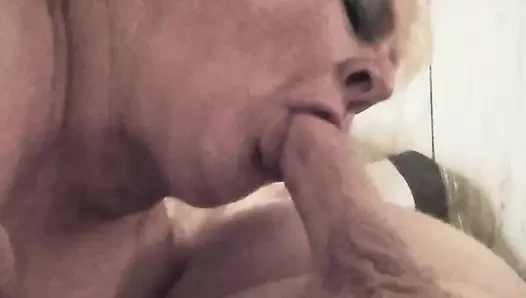 Nyepong kontol berujung ngentot memek becekku