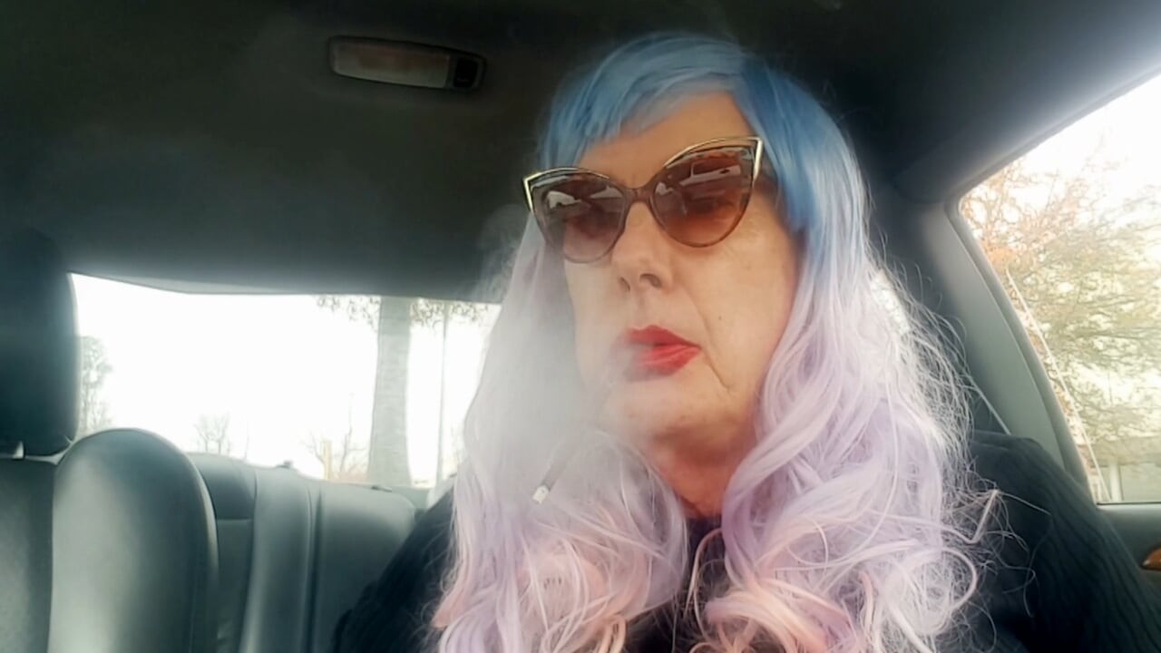 SMOKING GRANDMOTHER DOING A MORE120 WITH LOTS OF DANGLES