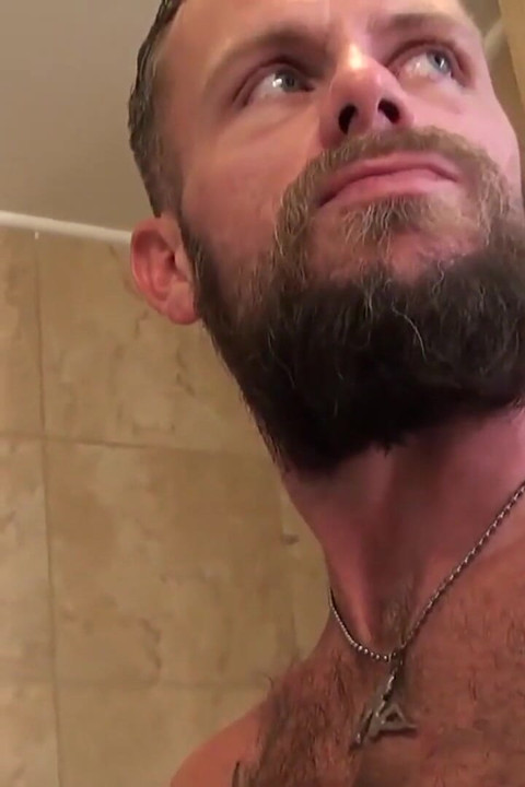 Bearfilms - büyük ayı Aiden Storm ham minik Bone Flexx'i doğuruyor