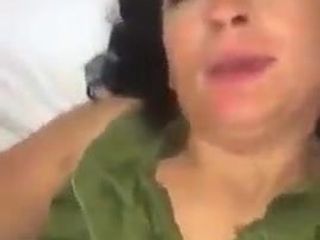Màu xanh lá cây áo sơ mi latina nhận fucked và thưởng thức cum nhỏ giọt
