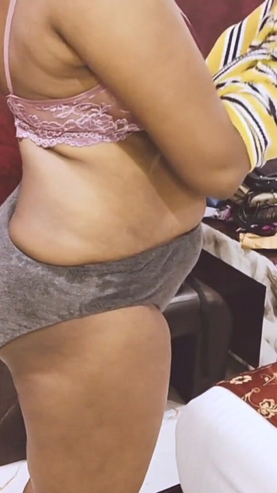 Indian Tamil Girl Dress Changing Infront Of Boy Friend Desi Big Ass. | Clip 1