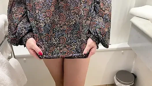 Mrs Mature Feet wearing old work Tights & Big panties