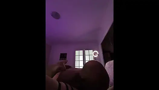 Он связывает меня, немного играет со мной и ставит на базу