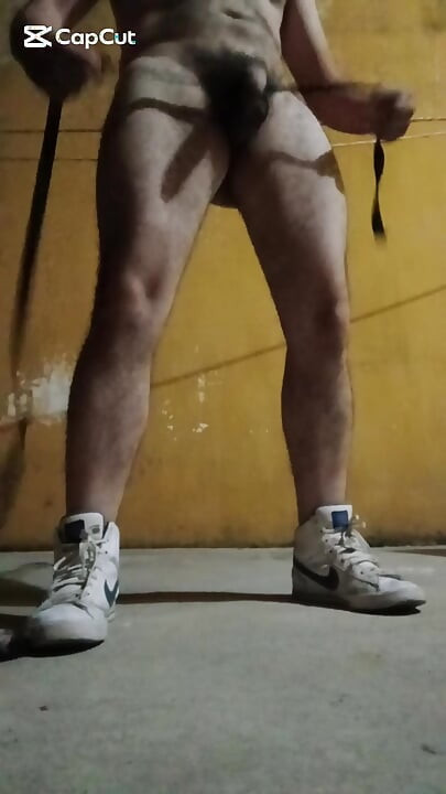 Pulă obraznică se joacă cu bandă adezivă