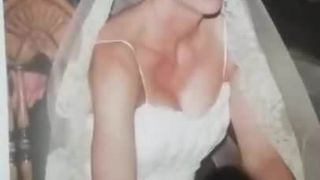 Laura memberikan penghormatan dalam gaun pengantinnya