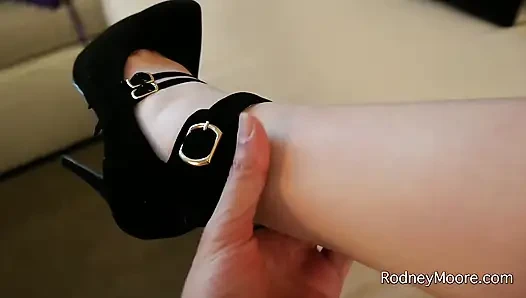 Kamille Amora und ihre riesigen titten halten schwanz zurück