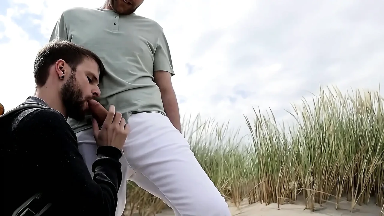 Coquette & Brad: Real French Couple Exhibits and Sucks Together!