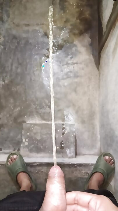 Piss and cumshot from girlfriend hand