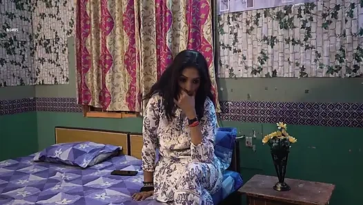 Amateur Indian Bhabhi Making Love with Next Door While Husband Away