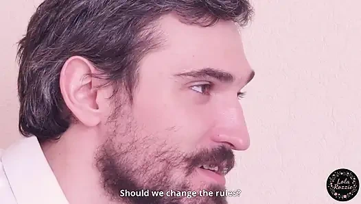 Kartlar, para, bir yarak. Kız kart oyununda soyunması için adama kaybetti ve sikildi