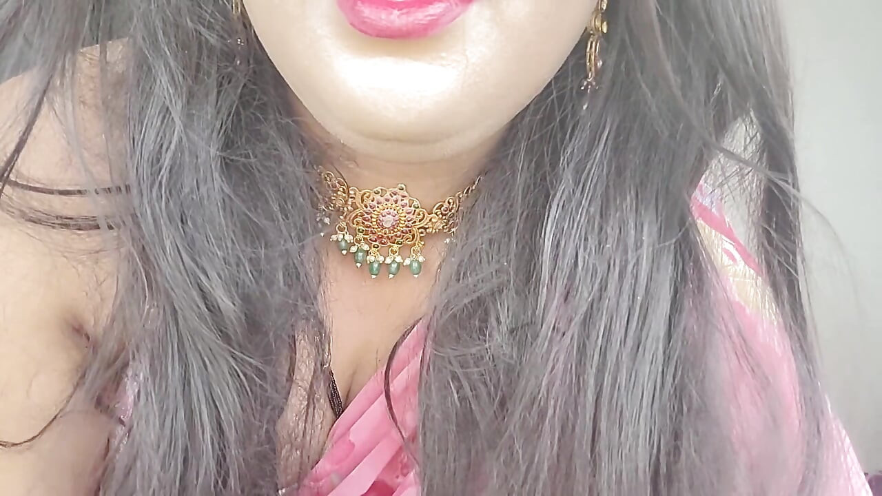 Pink Sari Laali Lal Lal Diste Mi Bhari Raja Bocha Majha Mar