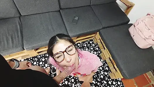 BİRİNCİ BÖLÜM Latin en iyi oral seksi yapıyor.. Biner ve zengin vajinasını sütle doldururken