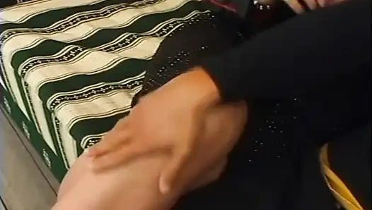 Güzel memeli genç sarışın canavar yarakla sikiliyor ve yüzüne boşalıyor