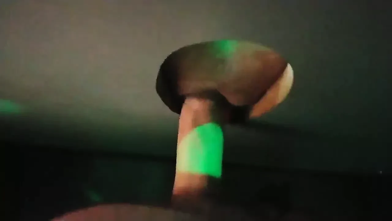 Meu papai foi ao sex club (para foder com estranho)