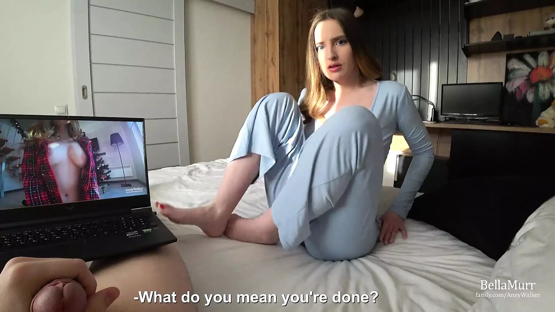 Oglądanie porno z przyrodnią siostrą i ostro ją pieprzy - Anny Walker