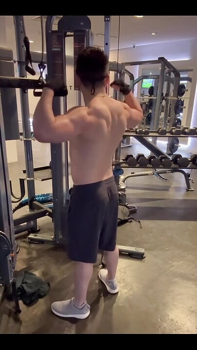 Think All Gyms Should Mandate Working Out Nude