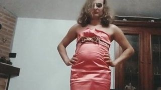 Versauter Transvestit - rosa Kleid