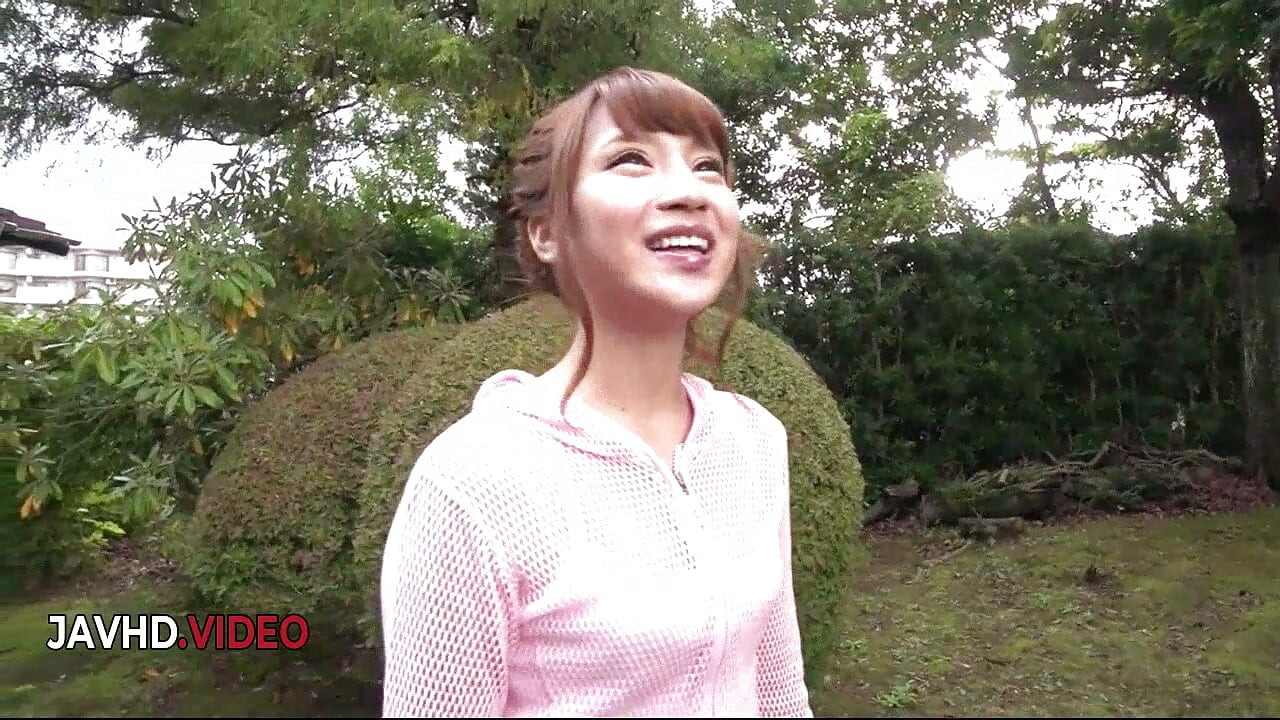 Anna Anjo's Outdoor Japanese Blowjob in the Park