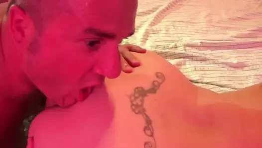 Yeni hizmetçi gerçekten penisi seviyor