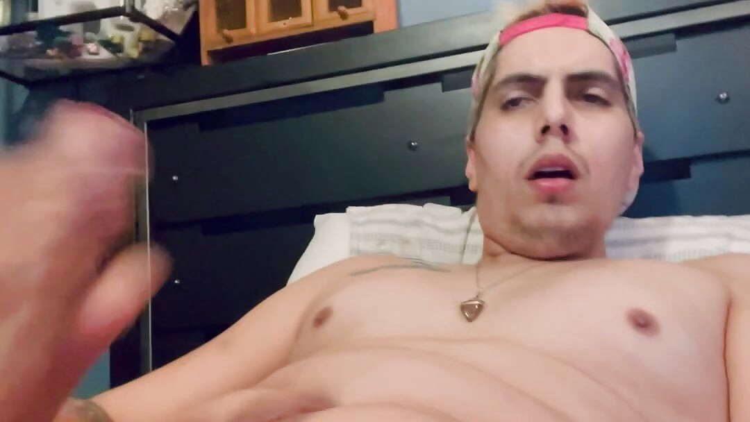 GRANDE SBORRATA DELLO STALLONE NON CIRCONCISO