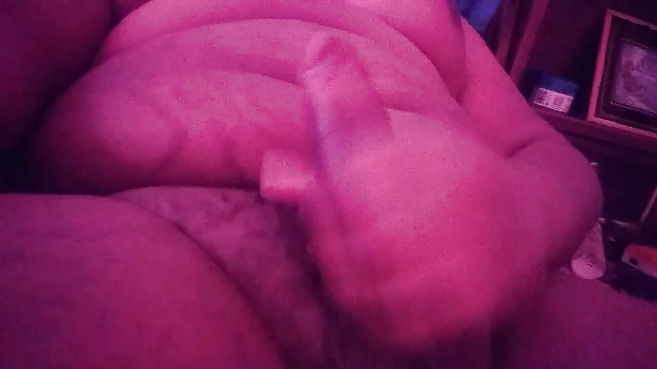 Omnigender खूबसूरत विशालकाय महिला अपने आप के साथ खेल रही है