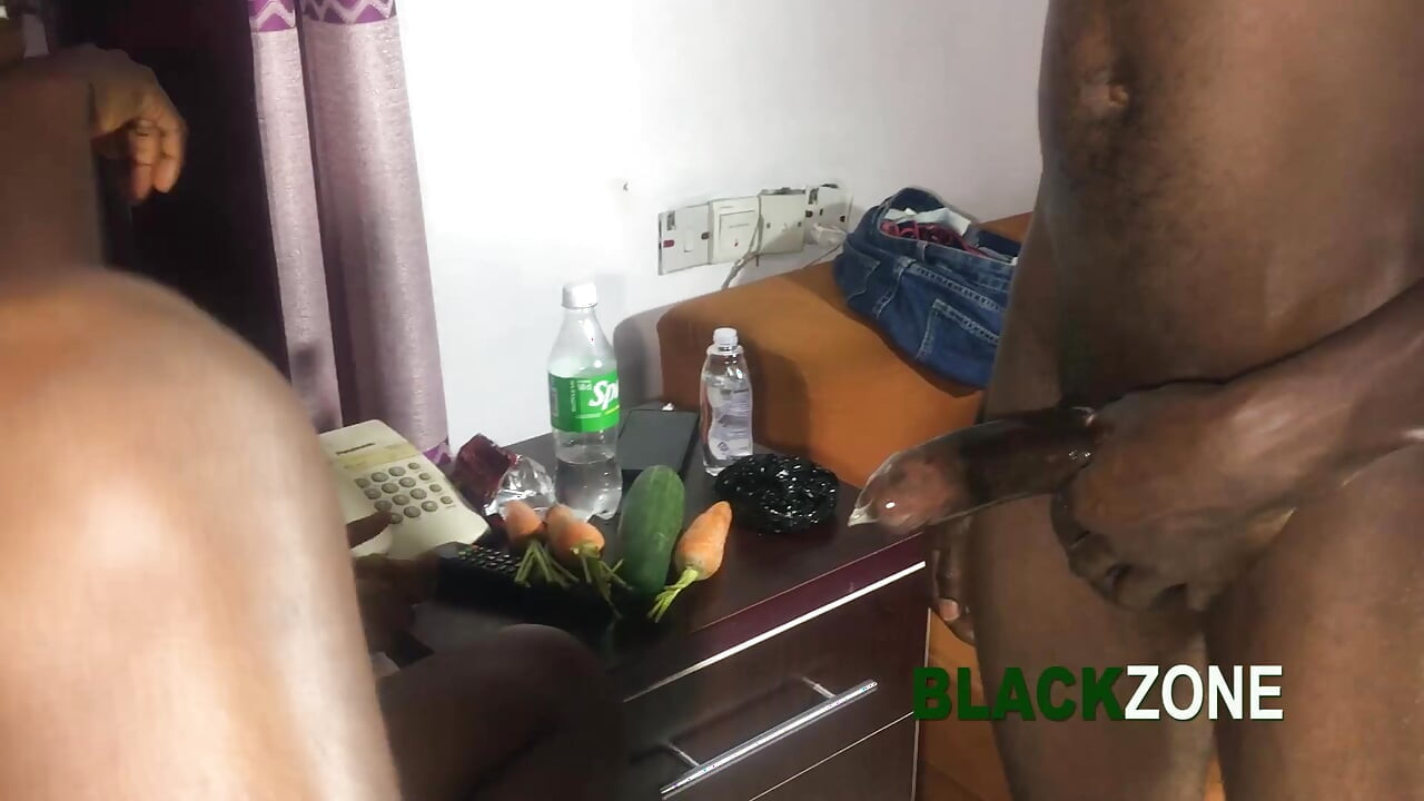 I rub her pussy and she wear the CD on my dick