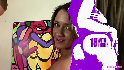 Üstbilgi derin emmeyi ve yüzüne boşalmayı seviyor