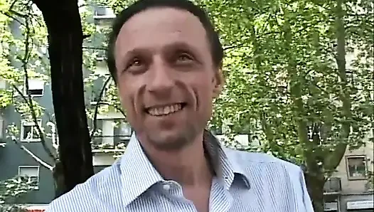 Seksi sarışın orta yaşlı seksi kadın amcık sikişiyor
