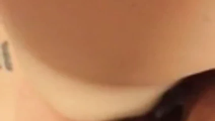 Трахаю мою мокрую бритую киску