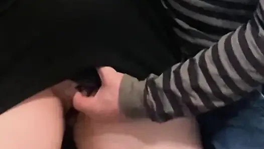 Gadis mesum yang lagi sange fingering memeknya di balik gaun