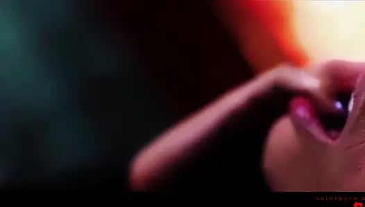 Carla Cox ve Megan Coxxx lastik şehveti içinde