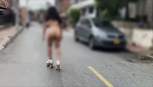 Sokakta roller çıplaklık