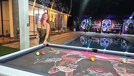 В Баре В Букараманге Большая Задница, Замужняя Безжалостно Трахается На Бильярдном Столе - Получает Горячее Молоко В Киску