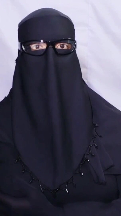 Indische schöne stiefmutter verbringt die nacht mit ihrem stiefsohn und hat sex mit ihm | Clip 1