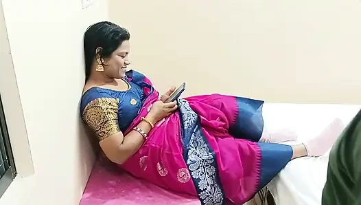 Возбужденная индийская новобракая горячая жена занимается хардкорным сексом с бойфрендом в одиночестве в спальне