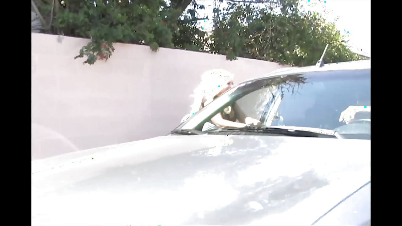 كس الشقراء الساخنة ينيك نفسها بحرية