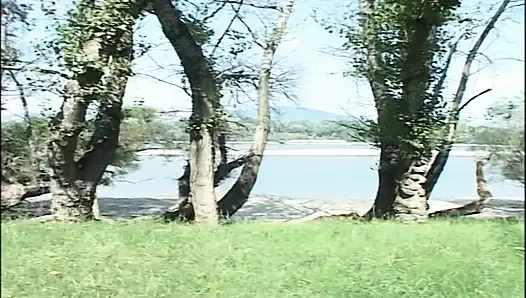 Тинка Писает И Трахается С Возбужденным Дедушкой На Улице