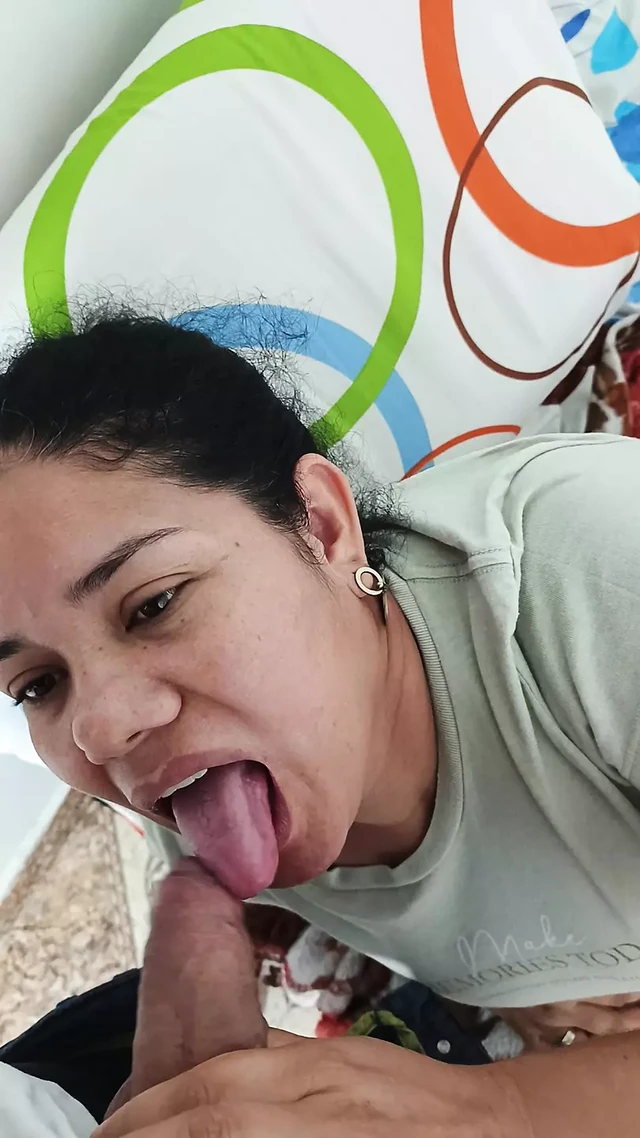 Beautiful Girl Deepthroat Sucker