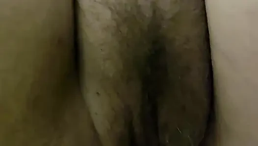 Evli kadın için yağsız büyük dildo cezası sikişiyor