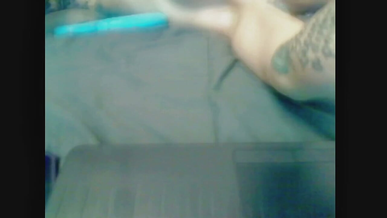 Une star du porno prend une énorme bite