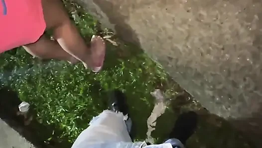 Sokakta bir yabancıyla sikişirken yakalanıyorum