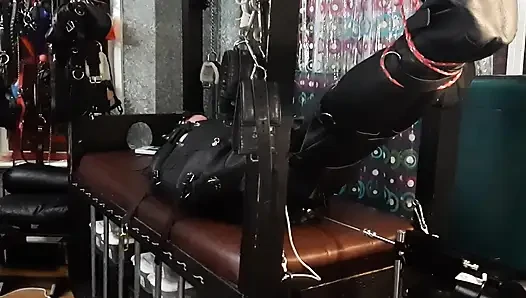 Sahibe ldc tarafından deri esaret ve makine sikişi