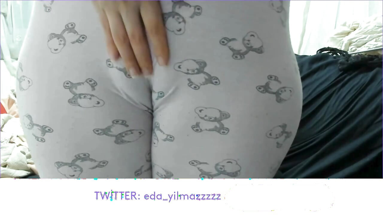 CAMELTOE - MASTURBAÇÃO DE PIJAMA - BUCETA BUFADA - BUCETA INCHADA - PORNÔ TURCO