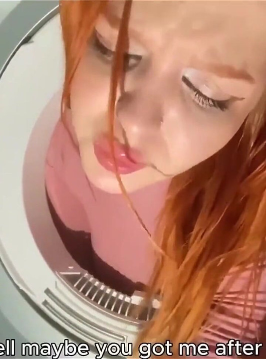 Stiefmoeder die vastzit in de wasmachine en stiefzoon stopt een enorme pik in haar poesje: s1e12