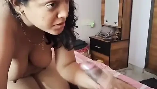 Istri desi bercinta dengan teman suami