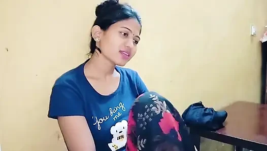 Üvey kız kardeş üvey erkek kardeşi tarafından porno izlerken yakalandı Hintçe mms, yerel desi
