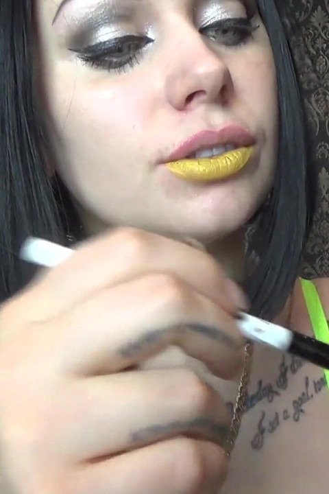 Yellow kissing