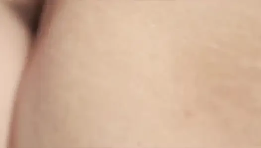 Bunu izle, çok pürüzsüz Endonezyalı kız tatmin olana kadar sapık bir masöz tarafından sikiliyor, en son Endonezyalı