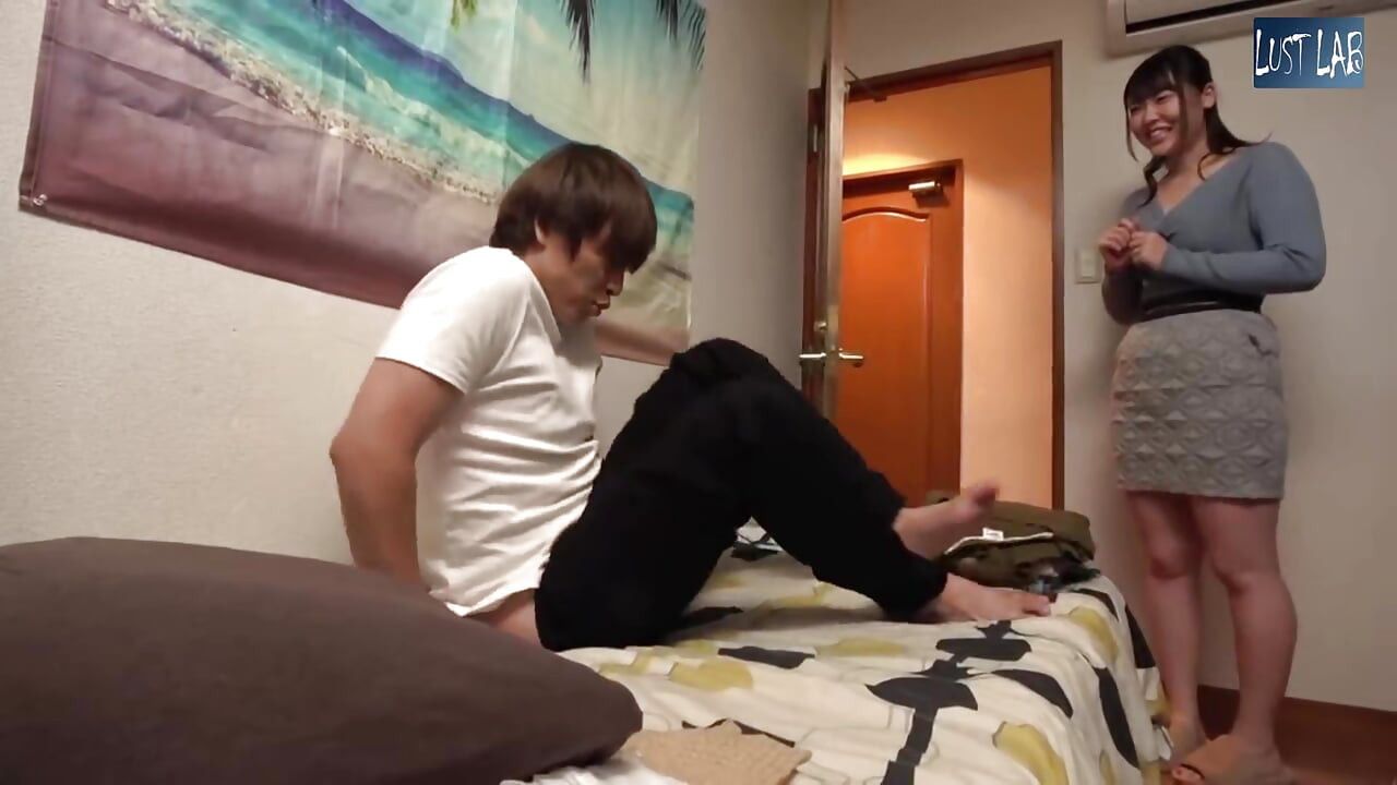 Una revelación accidental en el baño provoca calor que un adulto no finge no sentir - parte 2